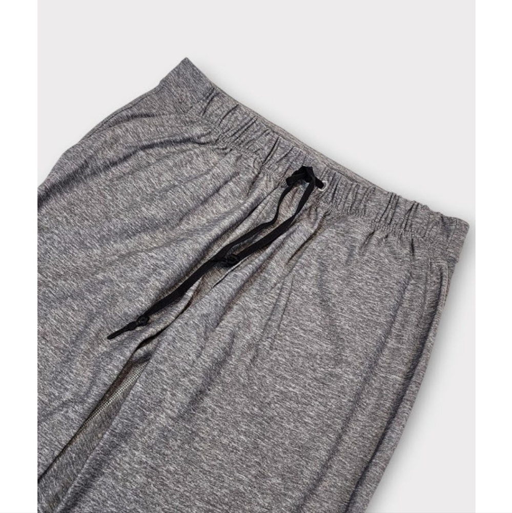 Size 6 - Lululemon Jet Crop (Slim)